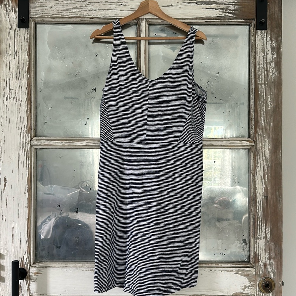 stretchy old navy sleeveless midi dress in XL with navy blue and white stripes